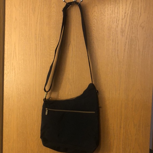 Travelon brand crossbody bag, great for travel and every day use! - Picture 4 of 16